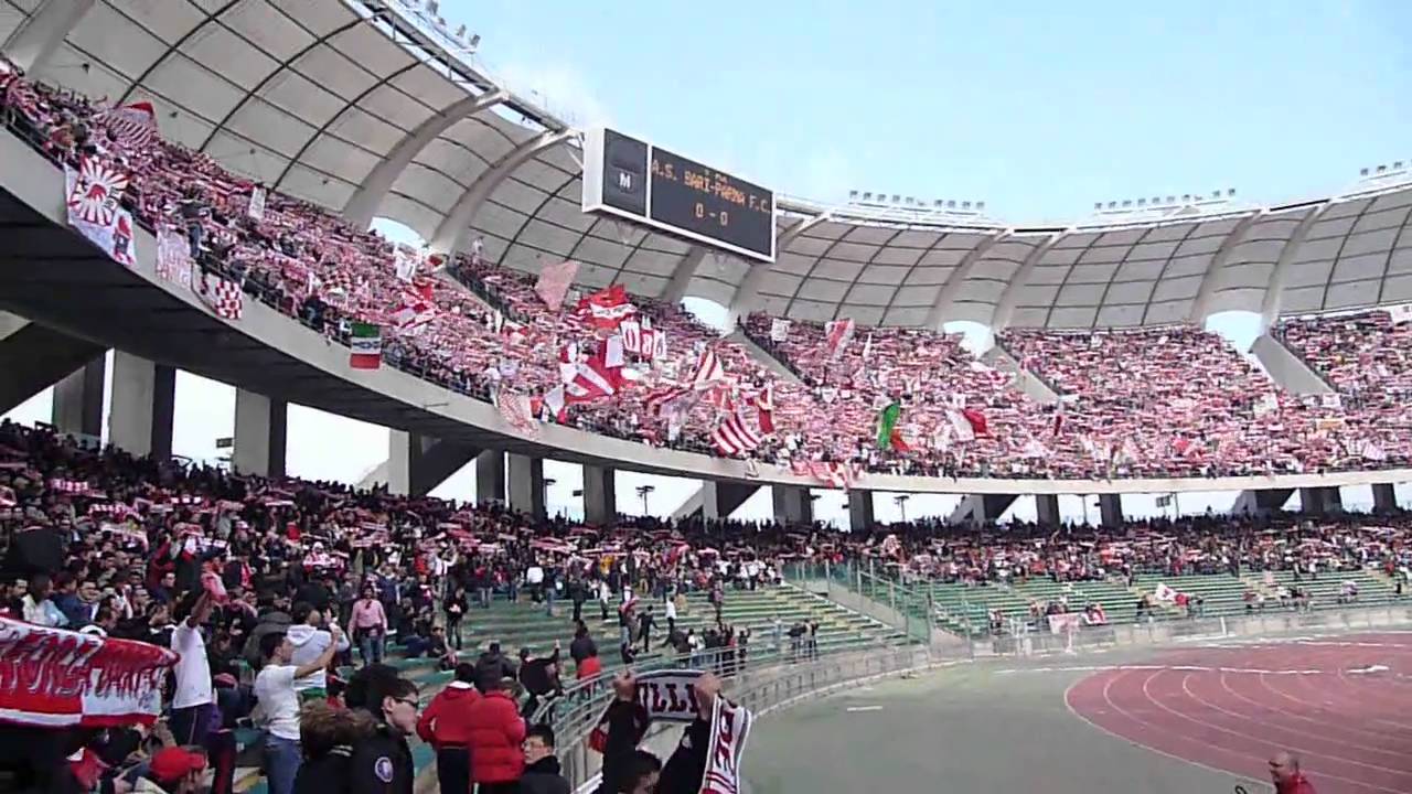 Il Napoli e il Comune trattano da anni per lo stadio, a Bari il Prg prevede già gli alberghi