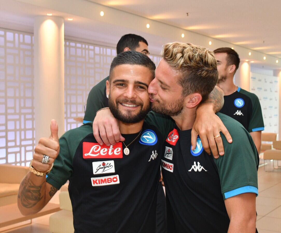 Mertens che si sbraccia dalla panchina è l’immagine simbolo di questo Napoli