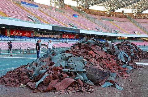 Il Napoli smentisce la direttrice dei lavori al San Paolo: «Nessun complimento da Edo de Laurentiis» Il Napoli smentisce la direttrice dei lavori al San Paolo: «Nessun complimento da Edo de Laurentiis»