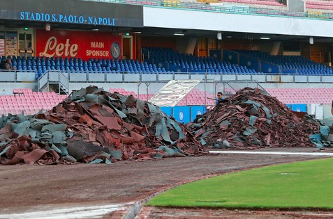 De Laurentiis lascia il San Paolo gridando «Vergognoso». Il Comune: «La priorità sono le Universiadi»