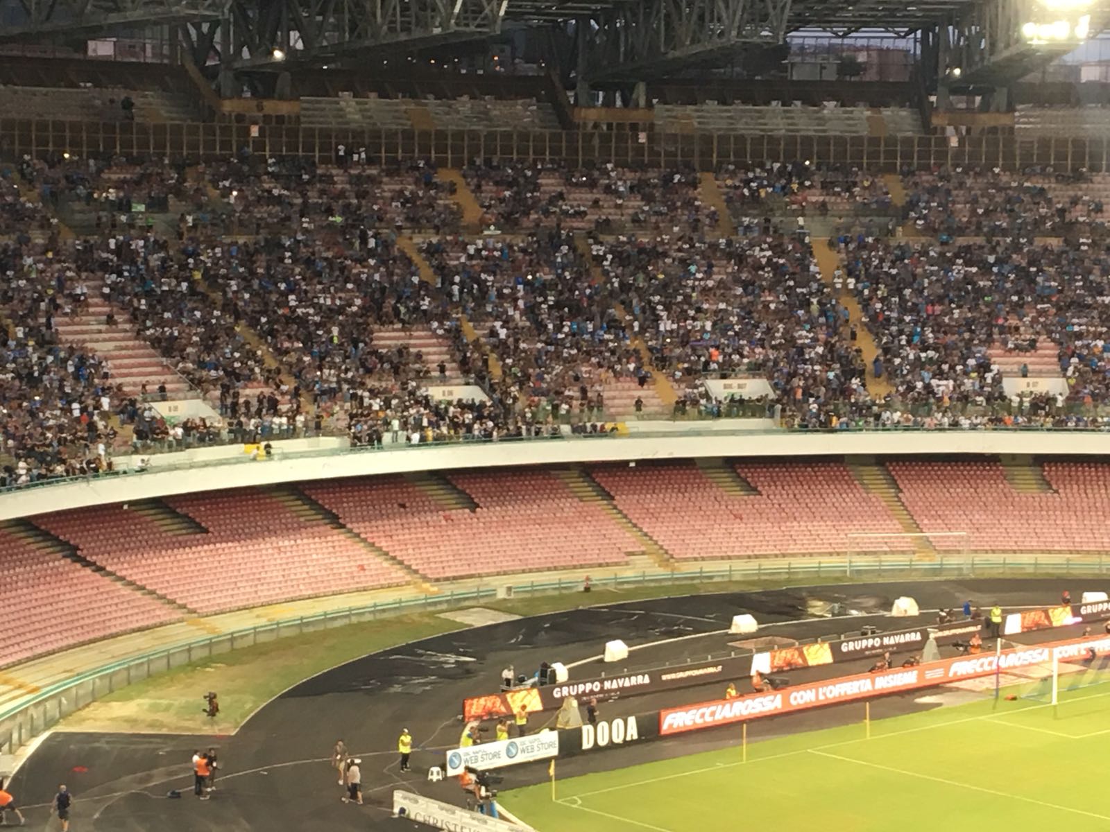 Napoli-Milan, sciopero del tifo nelle curve. Applausi per Reina