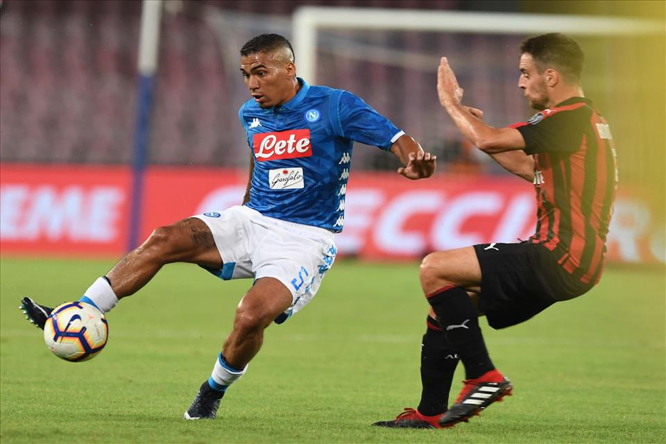 Sky: «Il Napoli vuole almeno 100 milioni per Allan, per il Psg sono troppi» Sky: «Il Napoli vuole almeno 100 milioni per Allan, per il Psg sono troppi»