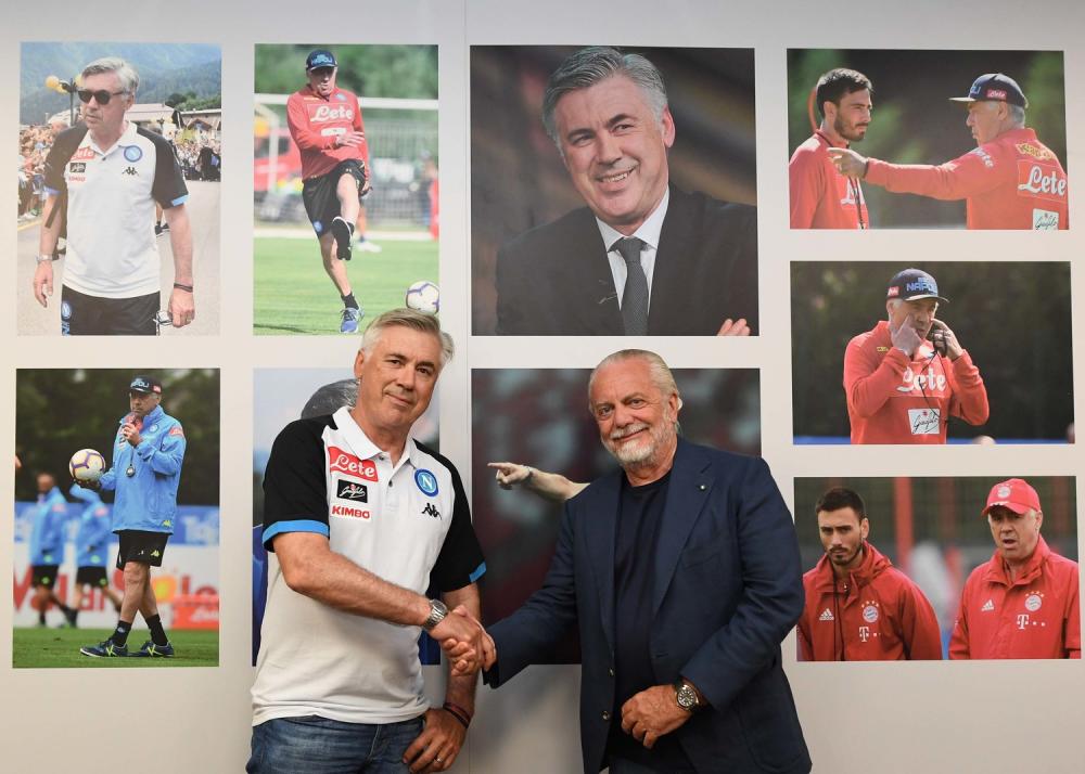 De Laurentiis dà il benvenuto ad Ancelotti nel centro di Castel Volturno De Laurentiis dà il benvenuto ad Ancelotti nel centro di Castel Volturno
