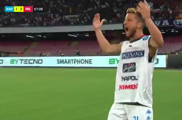 Quell’esultanza di Mertens a bordo campo, come se avesse segnato lui Quell’esultanza di Mertens a bordo campo, come se avesse segnato lui