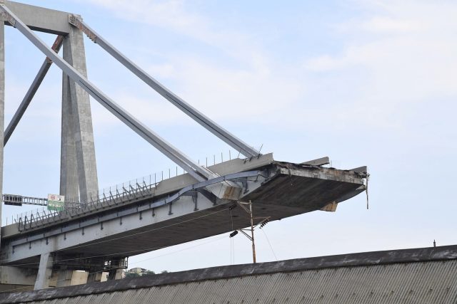 Ponte Morandi, i pm: «Gli interventi promessi e mai realizzati da Autostrade avrebbero evitato il disastro»