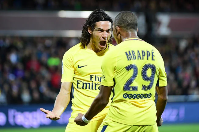 Gazzetta: Cavani acciaccato e isolato nello spogliatoio del Psg