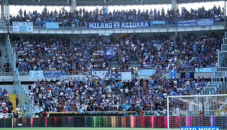 Il tifo gioioso e incessante per il Napoli a Torino (senza ultras)