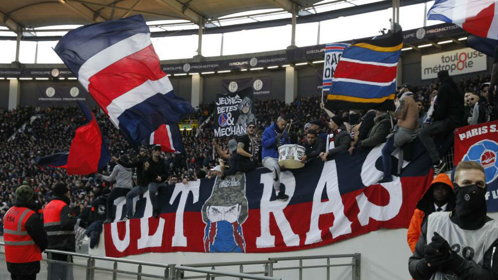 Il Psg contro i suoi ultras dopo gli scontri con i tifosi della Stella Rossa: «Saranno banditi dallo stadio»