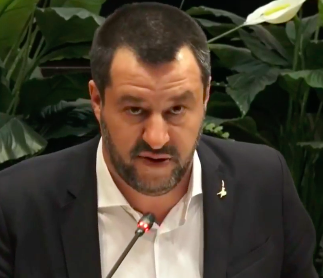 Salvini sposa la legge degli ultrà: «Niente partite sospese per razzismo, né divieto di trasferte»