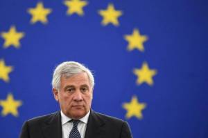 Tajani: «Salvini non deve dare alibi agli ultras, sul razzismo ha ragione Ancelotti» item-thumbnail