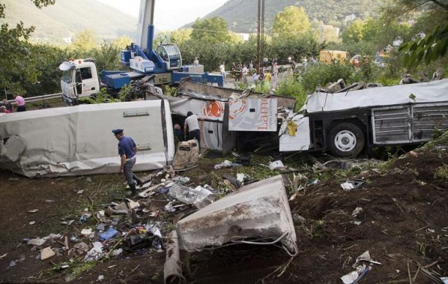 Sentenza tragedia Acqualonga, l’Anm contro Salvini e Di Maio