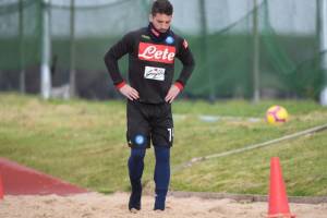 Mertens lavora nella sabbia per guarire la caviglia item-thumbnail