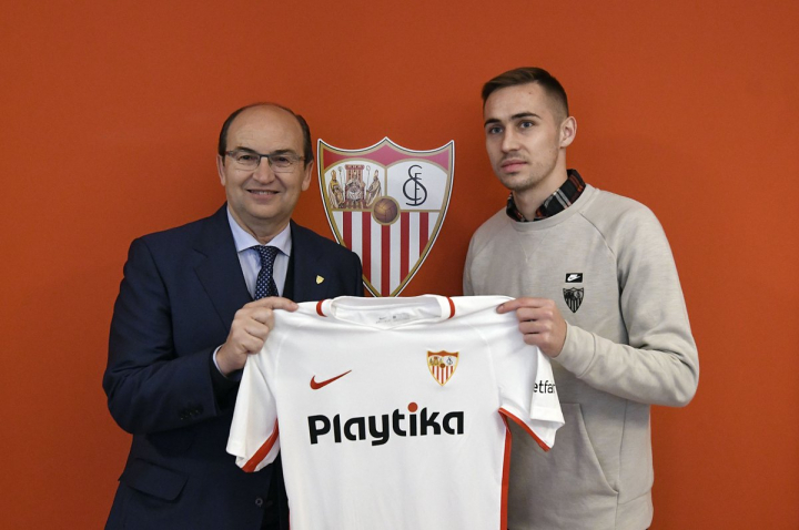 La foto ufficiale di Marko Rog al Siviglia La foto ufficiale di Marko Rog al Siviglia