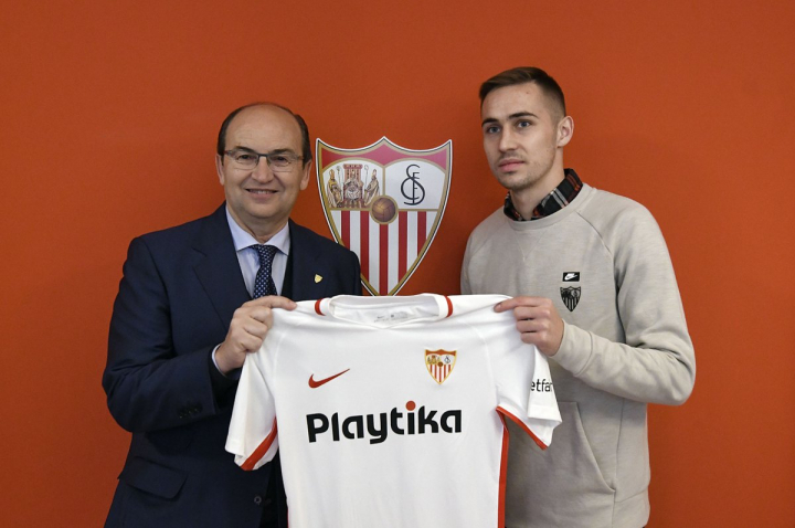 La foto ufficiale di Marko Rog al Siviglia