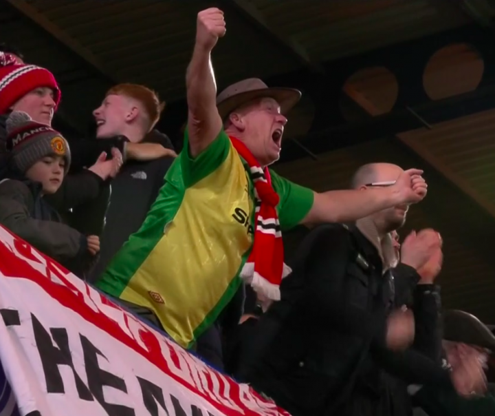 All’Old Trafford torna il tifo all’impiedi: una zona riservata ai tifosi nostalgici All’Old Trafford torna il tifo all’impiedi: una zona riservata ai tifosi nostalgici