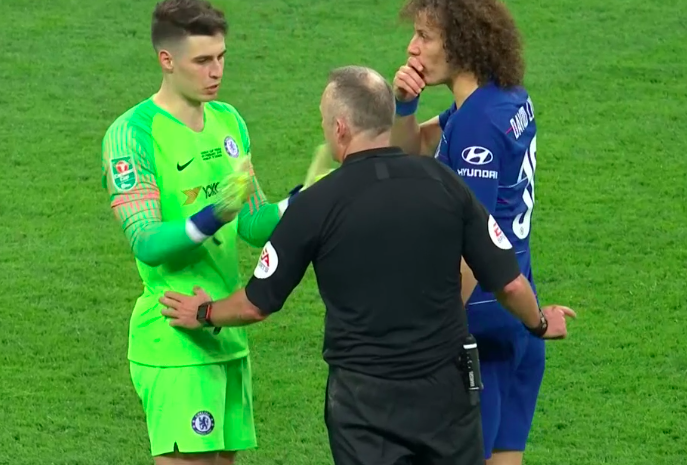 Reina twitta la versione di Kepa e chiede rispetto per lui. I tifosi del Napoli lo attaccano Reina twitta la versione di Kepa e chiede rispetto per lui. I tifosi del Napoli lo attaccano
