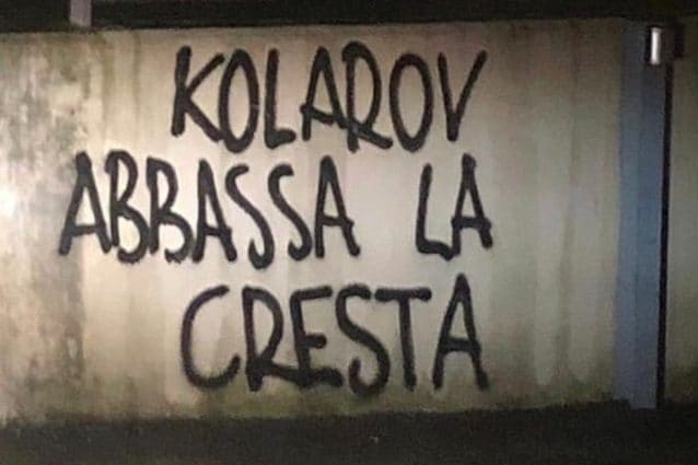A Roma striscioni contro Kolarov A Roma striscioni contro Kolarov