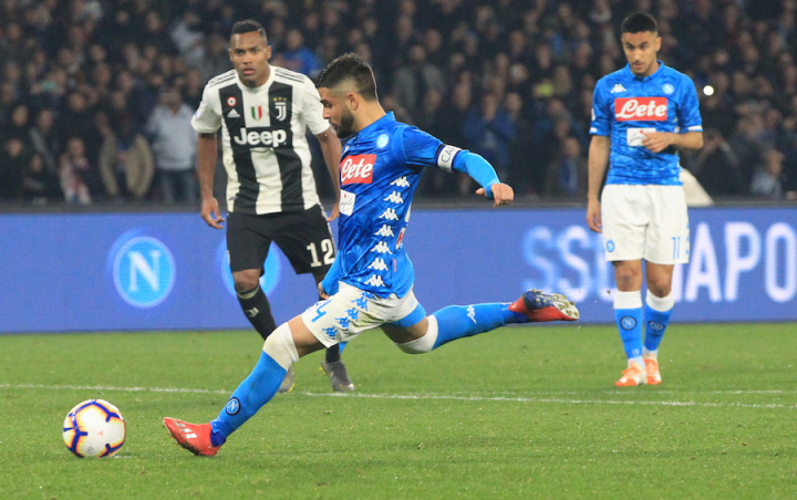 Rocchi non esiste. Pensiamo al Napoli. Agli errori e all’intelligenza della difesa a tre Rocchi non esiste. Pensiamo al Napoli. Agli errori e all’intelligenza della difesa a tre