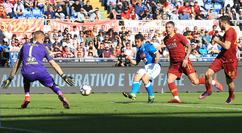 Il Napoli marcia su Roma, domina il derby del Sole e conquista le mura della Capitale