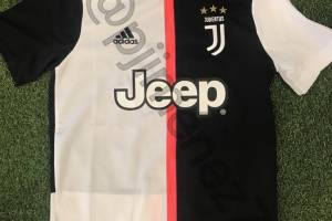 La maglia della Juventus del prossimo anno (senza strisce) item-thumbnail
