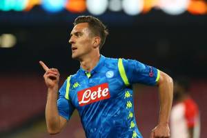 Fa tutto il Napoli: il gol (Milik) e il pareggio del Salisburgo (regalo di Allan). 1-1 primo tempo item-thumbnail