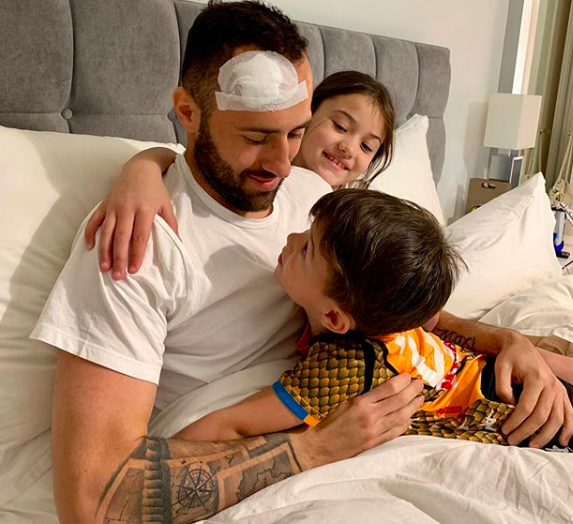 Ospina è a casa. La foto con i figli su Instagram Ospina è a casa. La foto con i figli su Instagram