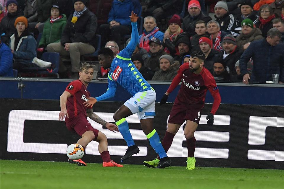 Genoa e Chievo prima delle due sfide del Napoli con l’Arsenal Genoa e Chievo prima delle due sfide del Napoli con l’Arsenal