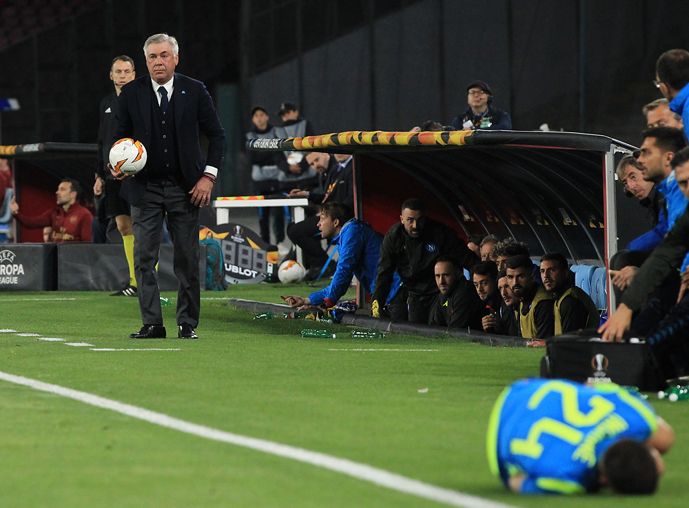 Ancelotti sostituisce Insigne che non la prende affatto bene Ancelotti sostituisce Insigne che non la prende affatto bene