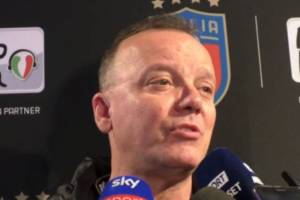 La ricetta di Gigi D’Alessio: «Per battere la Juve compriamo un arbitro» item-thumbnail