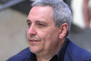 Maurizio De Giovanni colpito da un infarto. «Ora va meglio, ma resta sotto osservazione» item-thumbnail