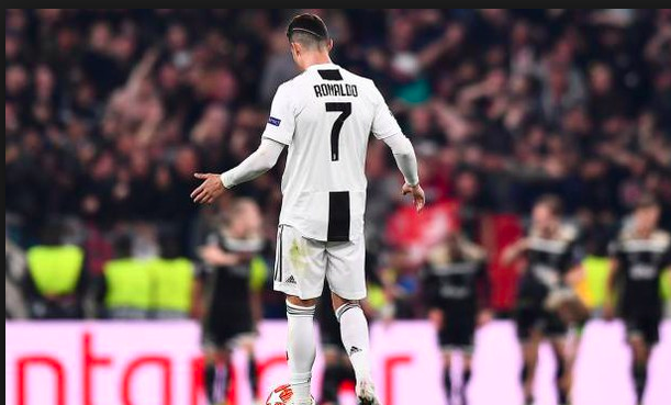 Gazzetta: La frustrazione di Ronaldo nel calcio a Veltman Gazzetta: La frustrazione di Ronaldo nel calcio a Veltman