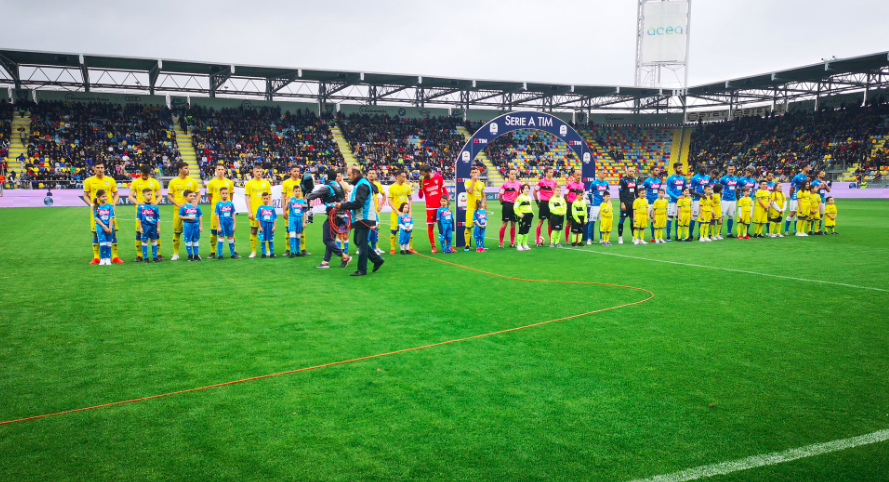 Coro dei tifosi del Frosinone contro De Laurentiis