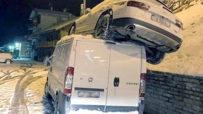 Sofia Goggia va fuori strada, per fortuna che sotto c’era un furgone Sofia Goggia va fuori strada, per fortuna che sotto c’era un furgone