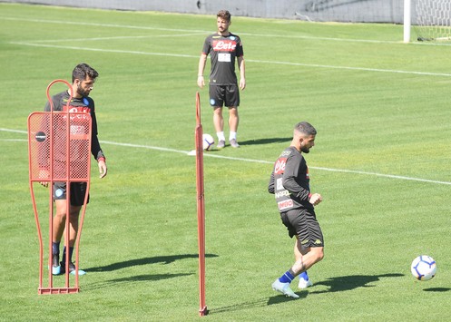 Allenamento Napoli: Insigne prima in gruppo e poi lavoro personalizzato Allenamento Napoli: Insigne prima in gruppo e poi lavoro personalizzato