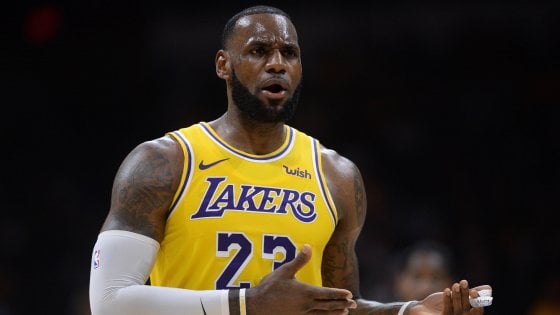 LeBron James replica ad Ibrahimovic: “Non starò mai zitto su ciò che non va, è un mio dovere”