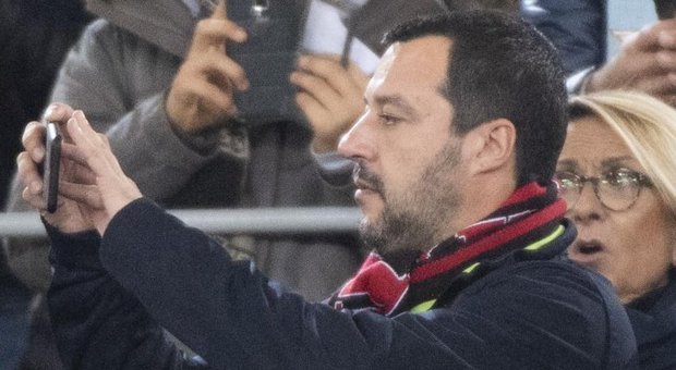 Salvini si appella al senso di responsabilità dei tifosi di Lazio e Atalanta (non sta messo benissimo)