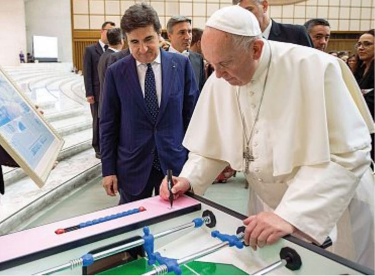 Il Papa: “ragazzi, fate sport, ma non da soli”. E ai genitori chiede di non fare gli ultras