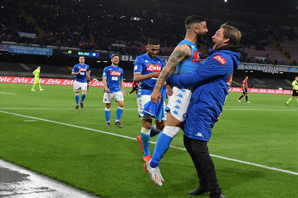 Napoli-Cagliari 2-1, pagelle / Mertens crea e segna: uomo per tutte le stagioni e rivoluzioni