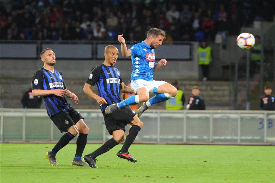 Napoli-Inter nella chat delle mamme: tra un gol di Mertens e i compiti di matematica Napoli-Inter nella chat delle mamme: tra un gol di Mertens e i compiti di matematica