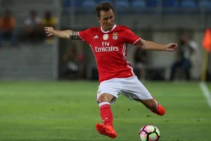 Grimaldo prima scelta per la fascia sinistra del Napoli