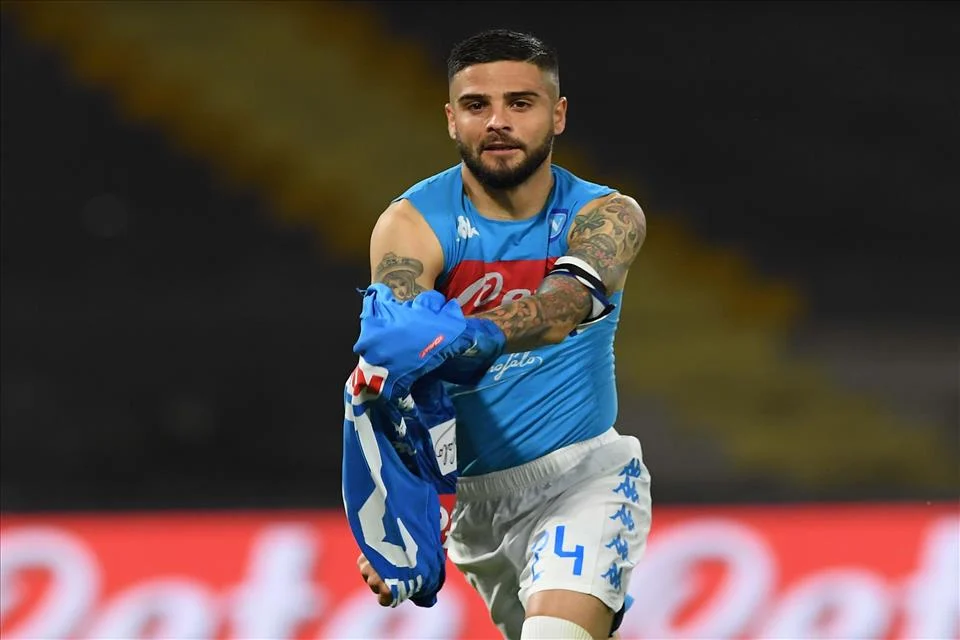 insigne resta a Napoli