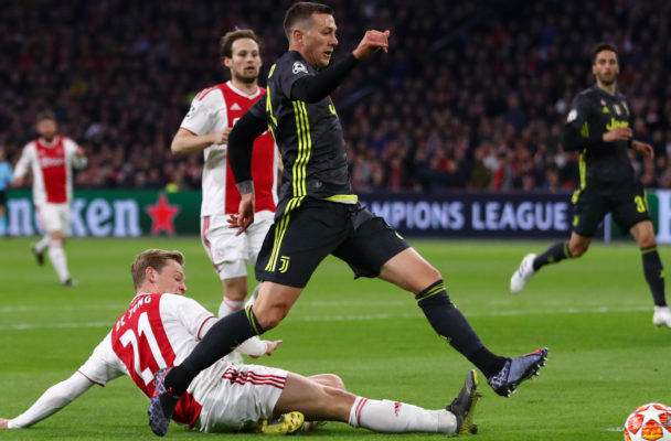 L’Ajax sta sbeffeggiando i milionari che credono di poter comprare anche le coppe L’Ajax sta sbeffeggiando i milionari che credono di poter comprare anche le coppe