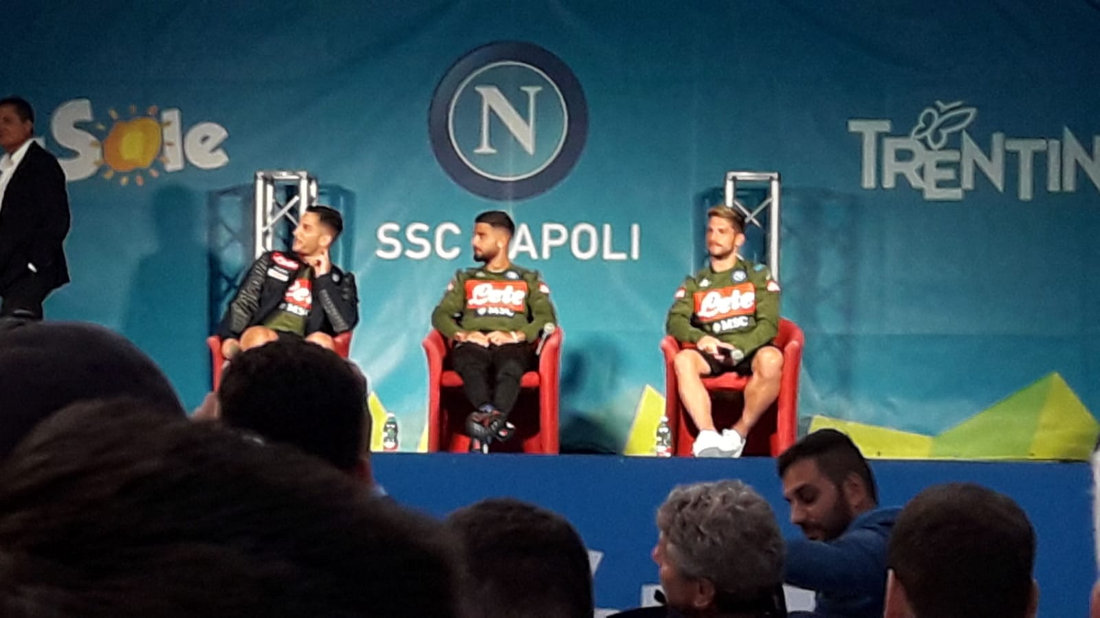 Manōlas: “Voglio rifare col Napoli il gol al Barcellona”. Ancelotti a Insigne: “Perché ti trovi meglio in Nazionale col modulo?” Manōlas: “Voglio rifare col Napoli il gol al Barcellona”. Ancelotti a Insigne: “Perché ti trovi meglio in Nazionale col modulo?”