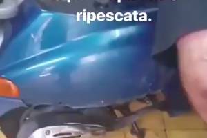 Balotelli risponde alle critiche: «Filosofi, ecco a voi la vespa “inquinante” ripescata» item-thumbnail