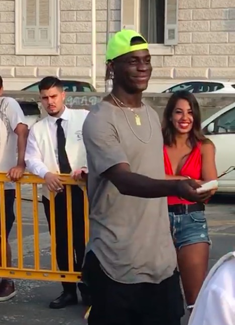 Balotelli se nun ‘a fernesci te menammo a mare co tutto ‘o motorino pure a te