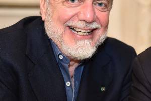 Gazzetta: “Ancelotti e Sarri spingono De Laurentiis a cercare i big” item-thumbnail