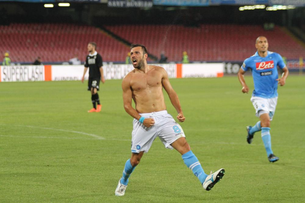 La vera notizia, nel bel video del Napoli, è il gol di Dossena al Siena