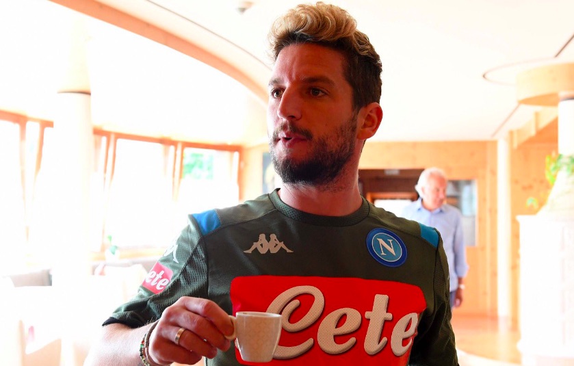 VIDEO – Mertens è a Dimaro. Caffè e bacio con Tommaso Starace