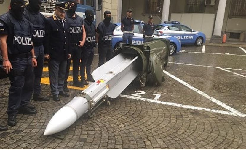 Nel nord Italia un’operazione antiterrorismo che coinvolge neofascisti e ultras juventini Nel nord Italia un’operazione antiterrorismo che coinvolge neofascisti e ultras juventini