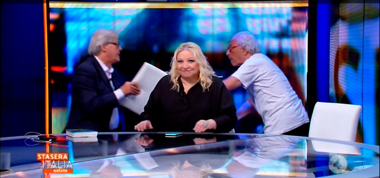 VIDEO – Rissa in diretta tv tra Sgarbi e Mughini. Dagli insulti alle sedie VIDEO – Rissa in diretta tv tra Sgarbi e Mughini. Dagli insulti alle sedie